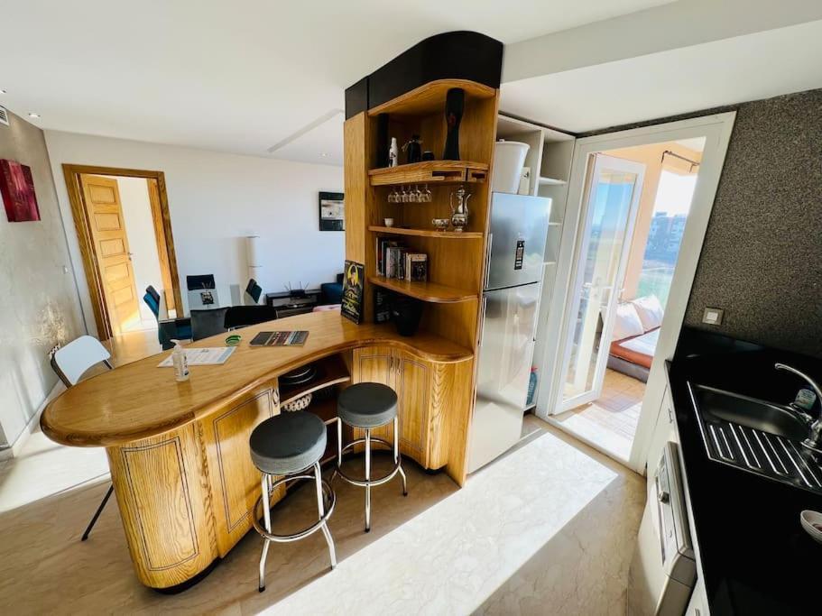 Ocean Gem - Exclusive Luxury, Balcony Pool, Beach, Surf & Views Apartment