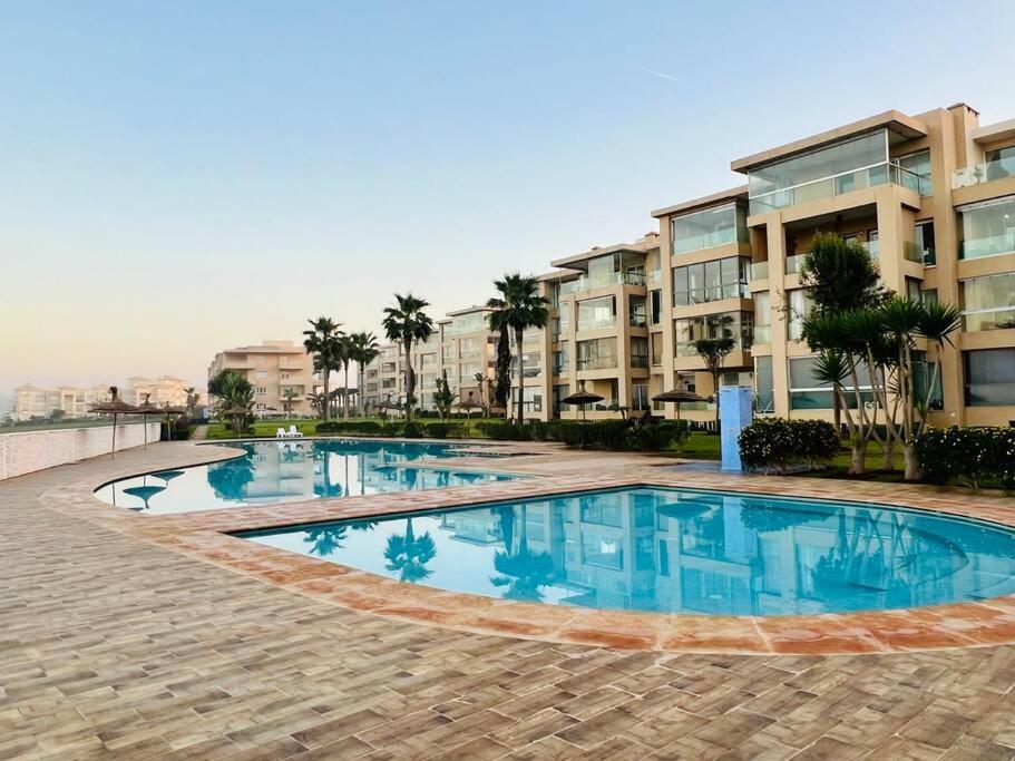 Apartment Ocean Gem - Exclusive Luxury, Balcony Pool, Beach, Surf & Views