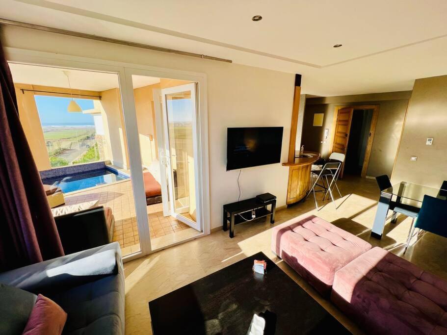 Ocean Gem - Exclusive Luxury, Balcony Pool, Beach, Surf & Views *