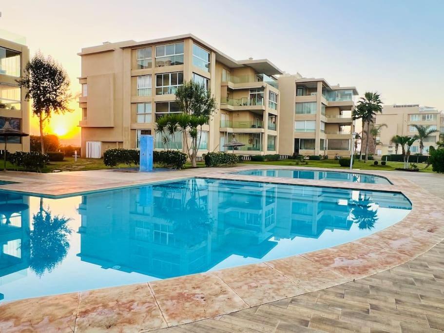 Apartment Ocean Gem - Exclusive Luxury, Balcony Pool, Beach, Surf & Views