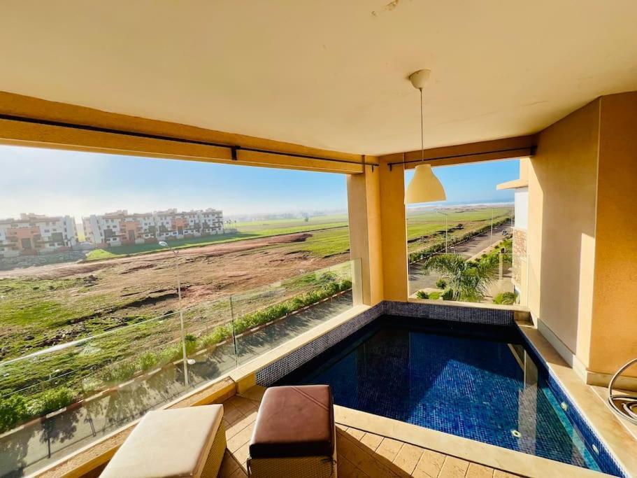 Apartment Ocean Gem - Exclusive Luxury, Balcony Pool, Beach, Surf & Views *