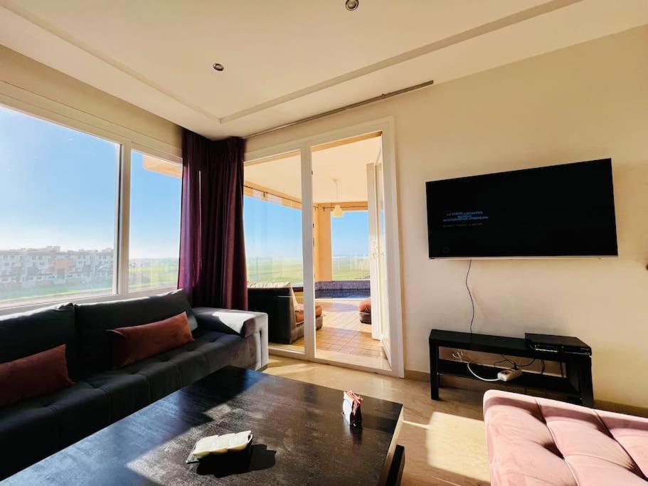 Ocean Gem - Exclusive Luxury, Balcony Pool, Beach, Surf & Views