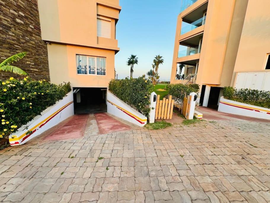 Ocean Gem - Exclusive Luxury, Balcony Pool, Beach, Surf & Views Apartment