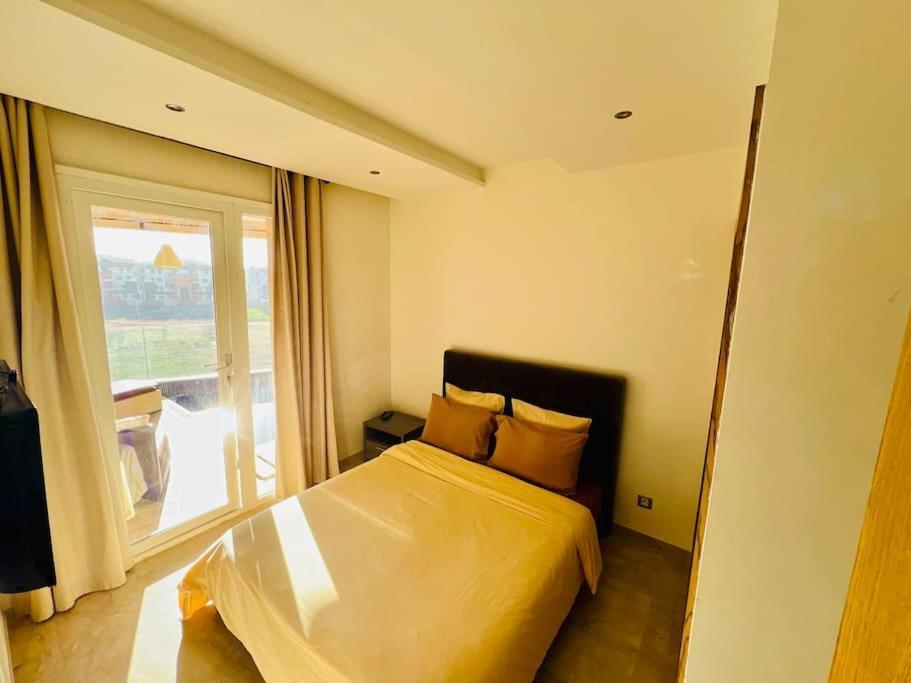 Ocean Gem - Exclusive Luxury, Balcony Pool, Beach, Surf & Views Apartment