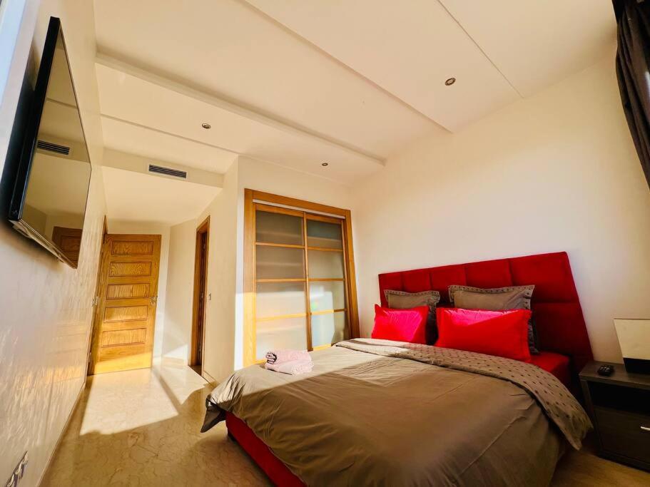 Ocean Gem - Exclusive Luxury, Balcony Pool, Beach, Surf & Views Apartment *