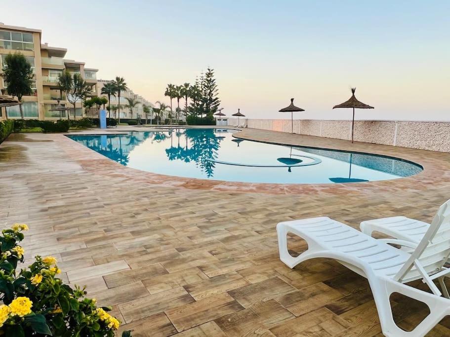 Ocean Gem - Exclusive Luxury, Balcony Pool, Beach, Surf & Views *
