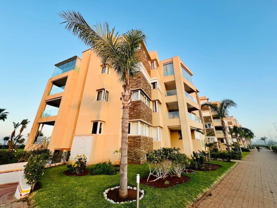 Ocean Gem - Exclusive Luxury, Balcony Pool, Beach, Surf & Views Apartment *